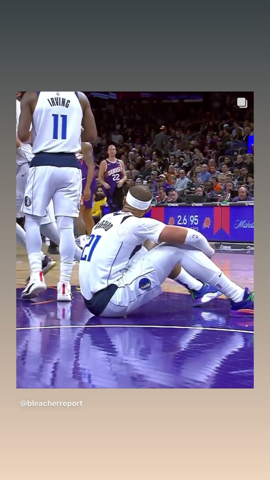 What happened #hoodnews #dallasmavs #suns #jusufnurkic #najimarshall #basketball #omg #how #wow #wtf