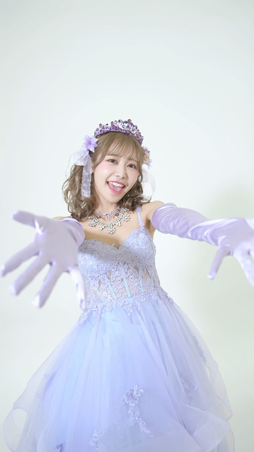 一番くじ】 #仲川瑠夏 国王💜デビュー4周年をお祝いする豪華ドレス姿で