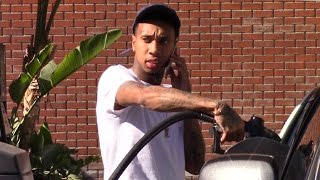 Tyga Fills Up After Hot Night With Kylie Jenner After AMAs, Lips Sealed!