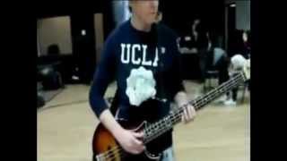 Niall Horan De One Direction_Tocando La Guitarra