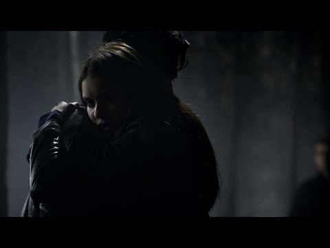 Tvd 1X14 - Elena Hugs Damon, Katherine Wasn't In The Tomb | Delena Scenes Hd