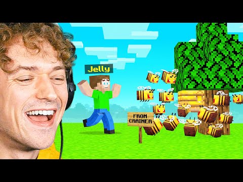 SURPRISING JELLY With A GIFT In Minecraft! (Bee Town)