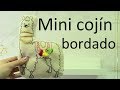 cojin bordado llama