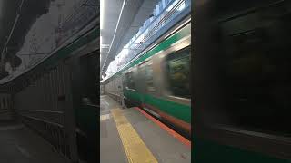 E233系7000番台到着 E235系0番台発車