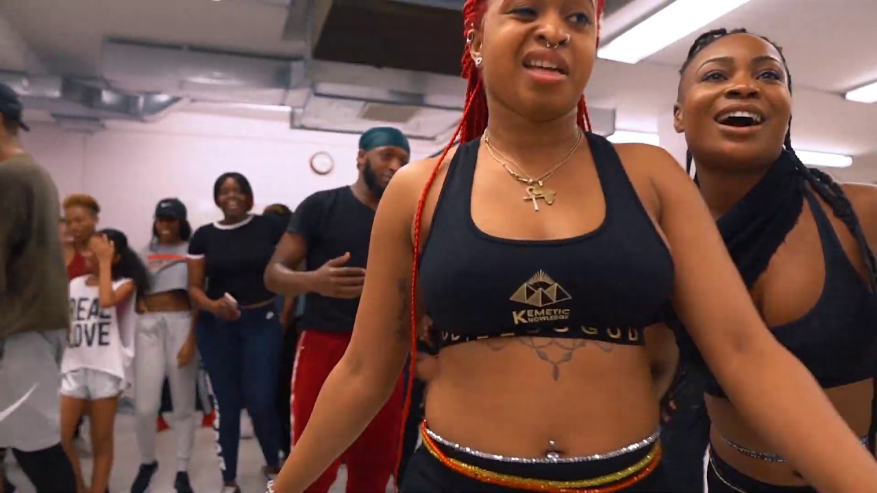 Ayo - DNA class choreography