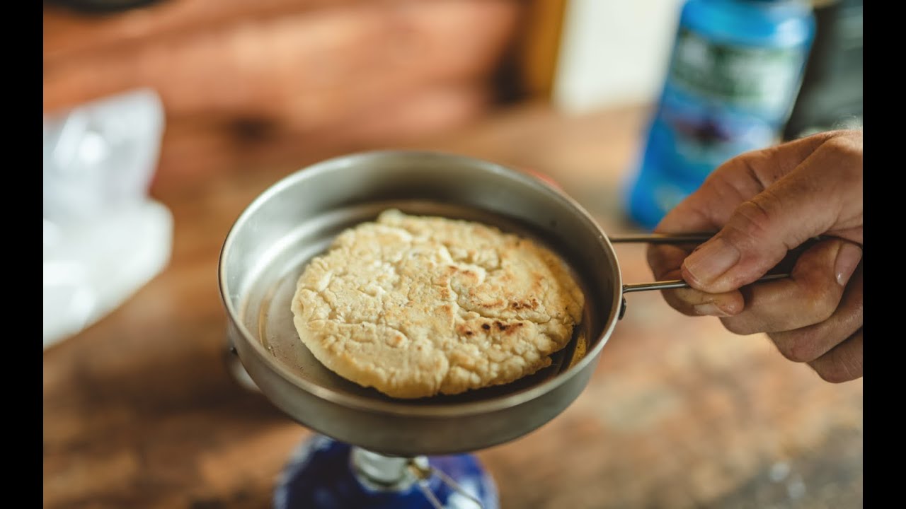 Receta fácil de pan Bannock para camping o hiking. YouTube