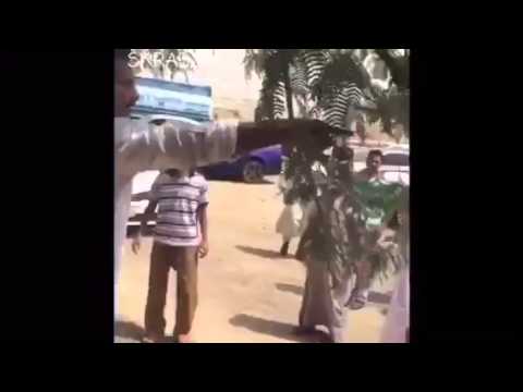 شرطي يضرب اخو شيباني و الشيباني يقوم مشكله