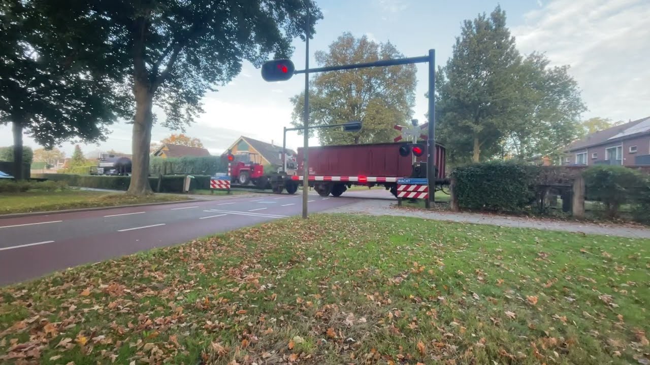 Spoorwegovergang Haaksbergen // Dutch railroad crossing