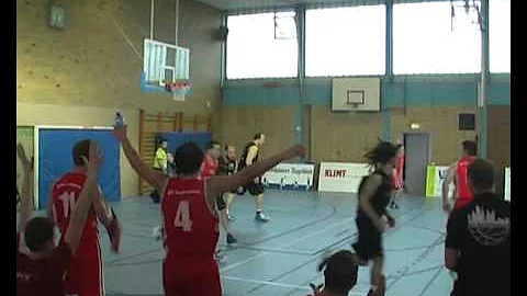 Flo Leipold's Dunk In Traffic