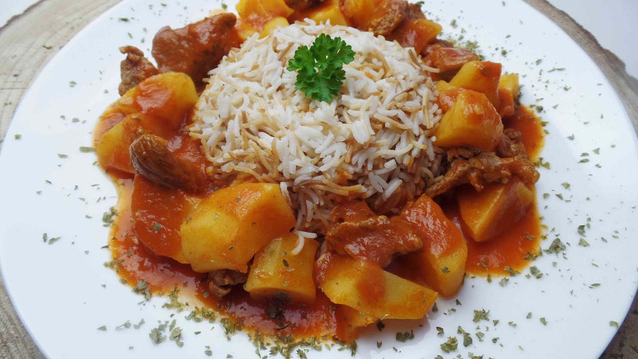 Rezept | Yakhnet Batata | libanesischer Kartoffel-Gulasch-Eintopf - YouTube