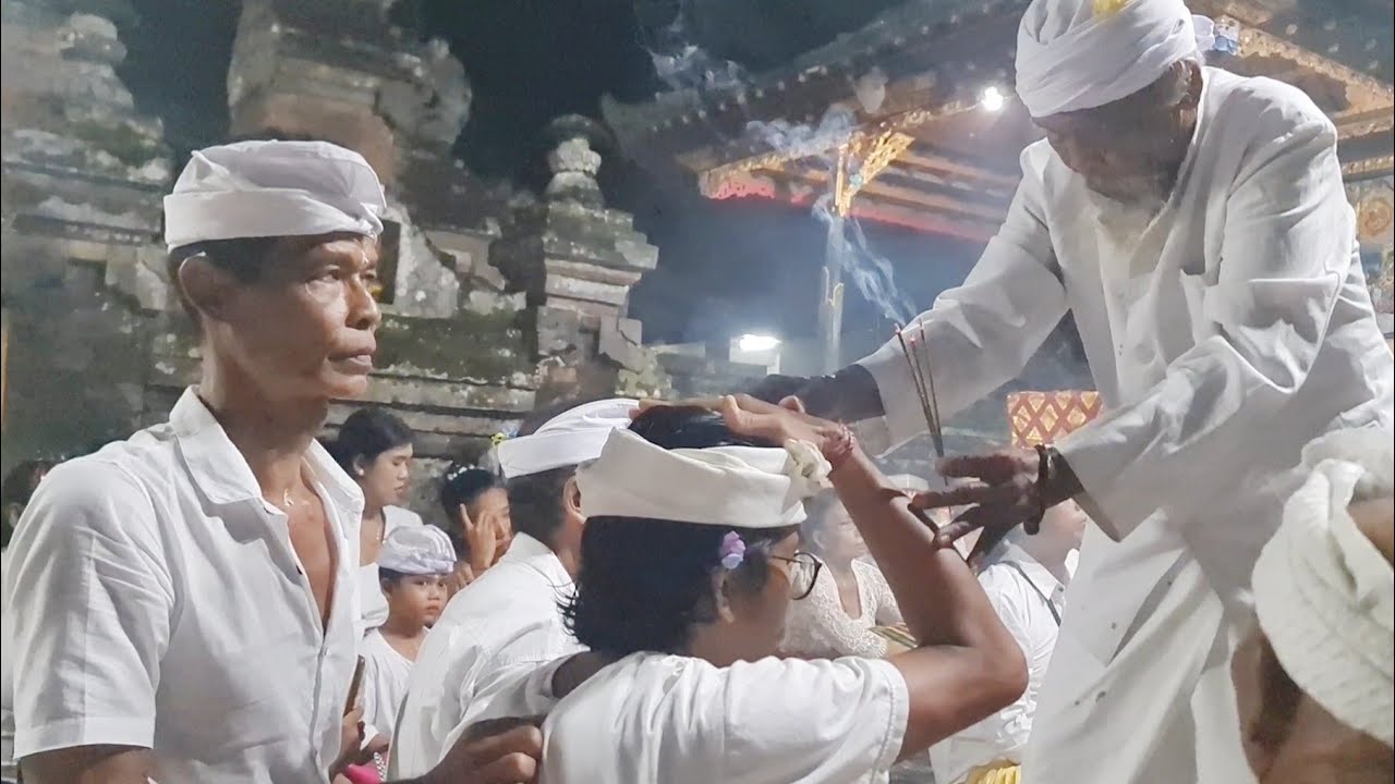 NYANJAN PROSESI SAKRAL NUNAS MANGKU ring Pura Dalem Resi Br.Seribupati MargaTabanan.