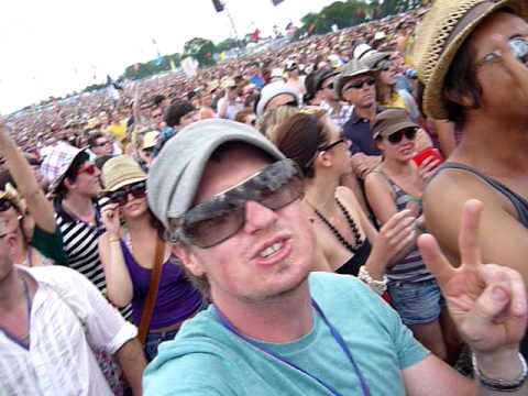 Michael Jackson Tribute (thriller) @ Glastonbury 2...