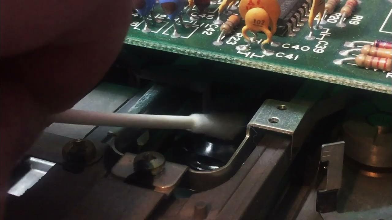 Commodore 1541 Floppy Disk Drive Head Cleaning Closeup View! C64 Vic20 C128 PET Episode