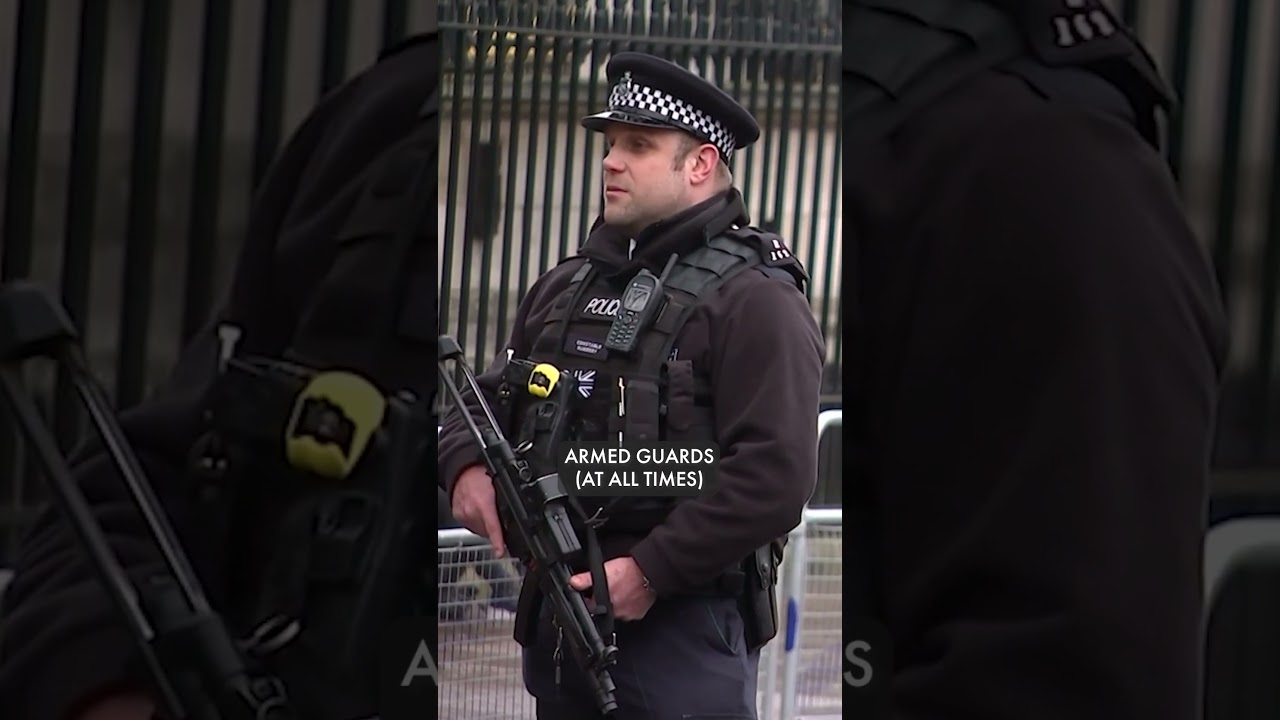 King Charles' security measures at Buckingham Palace REVEALED | HELLO!