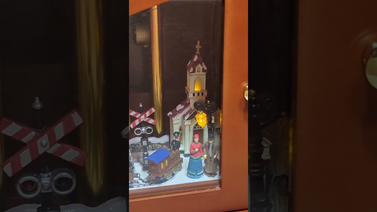 Mr.Christmas アニメーテッド ミュージカル チャイムズ トレイン - YouTube