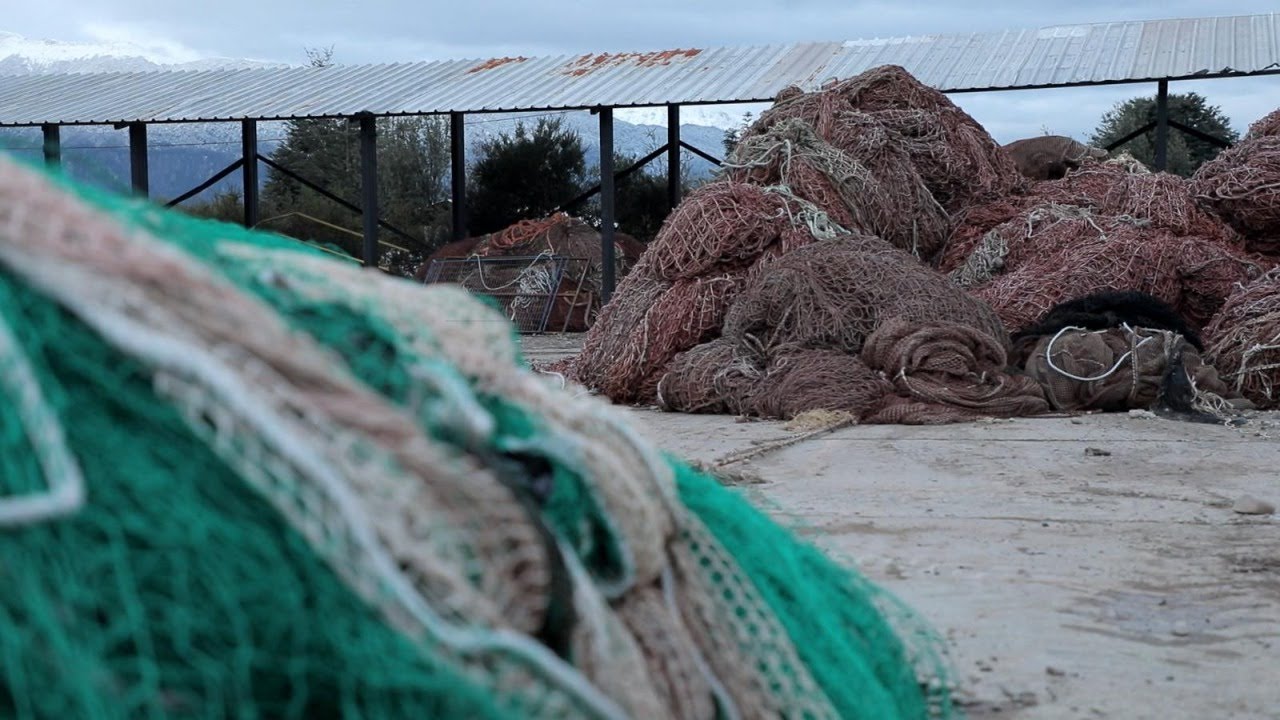 Carteras top” hechas con redes de pesca recicladas 