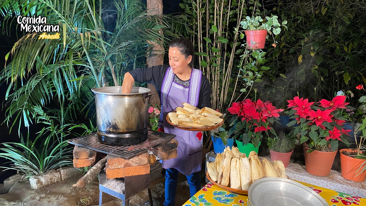 Mi Mamá Tere Me Enseño a Hacerlos Tamales Rojos y de Rajas Con Queso