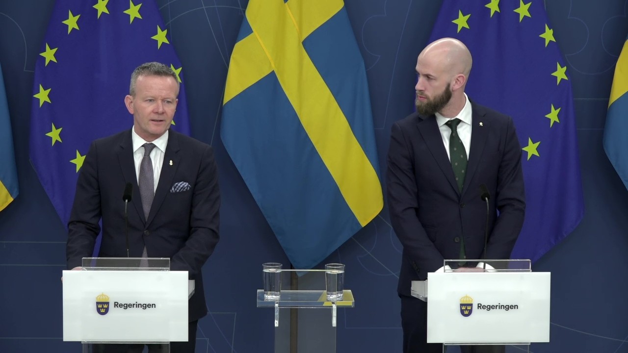 Regeringen presenterar beredskapspaket på pressträff