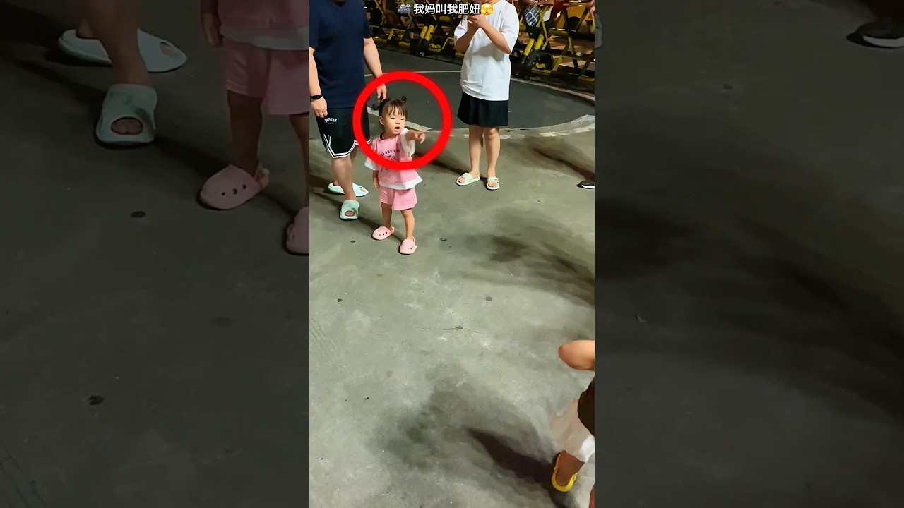 little girl printed at the girl in front little girl #shortsvideo