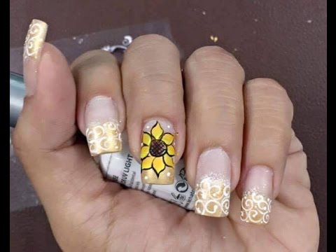 Những bước đơn giản cách vẽ hoa hướng dương trên móng tay cho các cô gái
