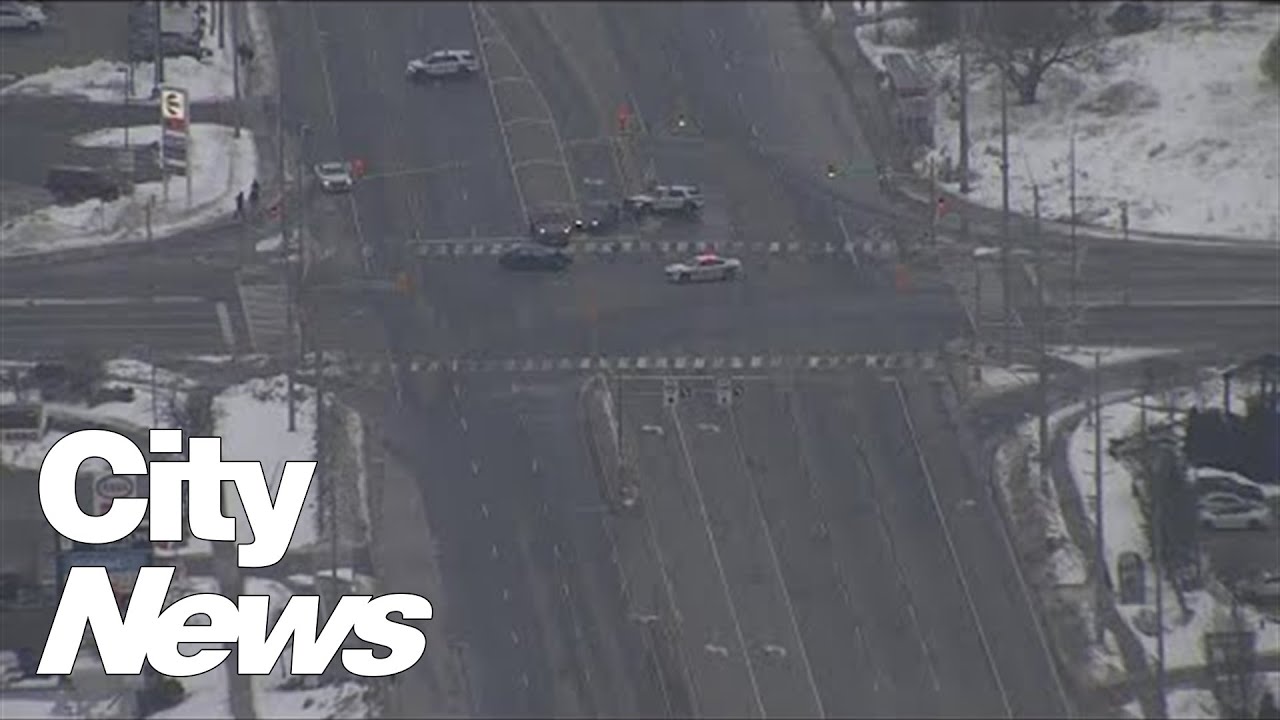 RAW: Peel Police involved in multi-car collision in Brampton - YouTube