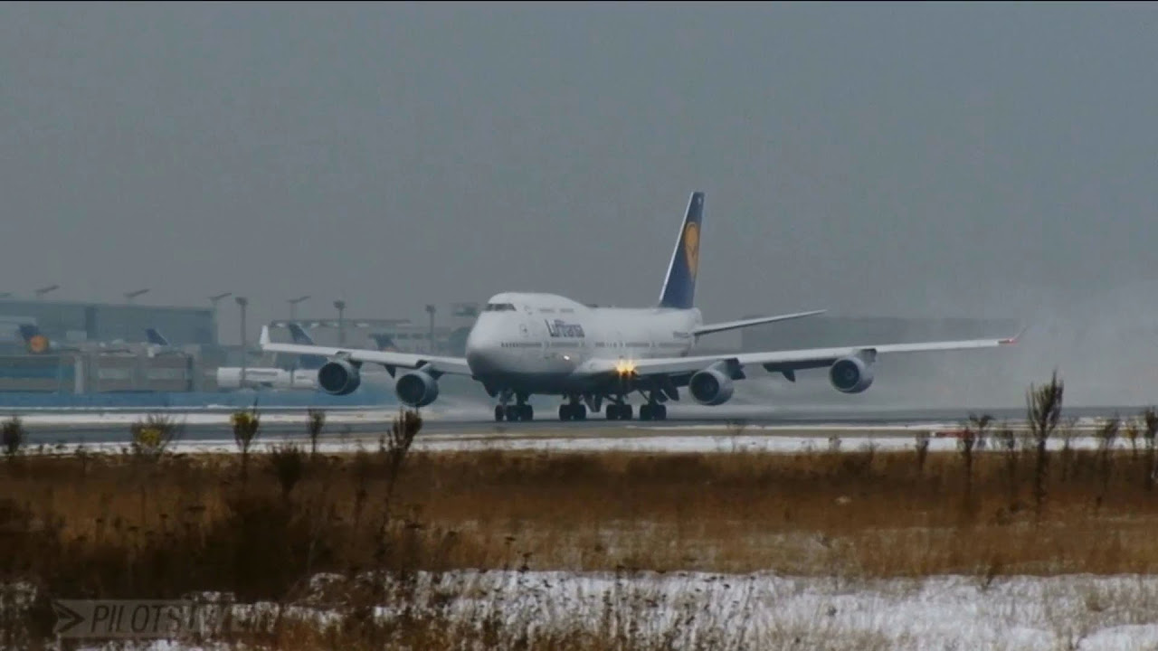 Dramatic video shows Lufthansa 747 bounce off runway, fail to stick the landing at LAX