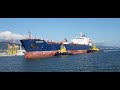 Корабль заходит в порт Новороссийска