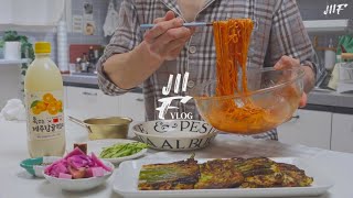 ENG) First Challenge! Persimmon Spicy Noodles & Homemade Desserts | Mass-Producing Flat Dumplings