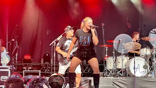Lauren Alaina’s “Thicc as Thieves” Live at Camp Lejeune