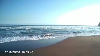 Senja di tepi pantai