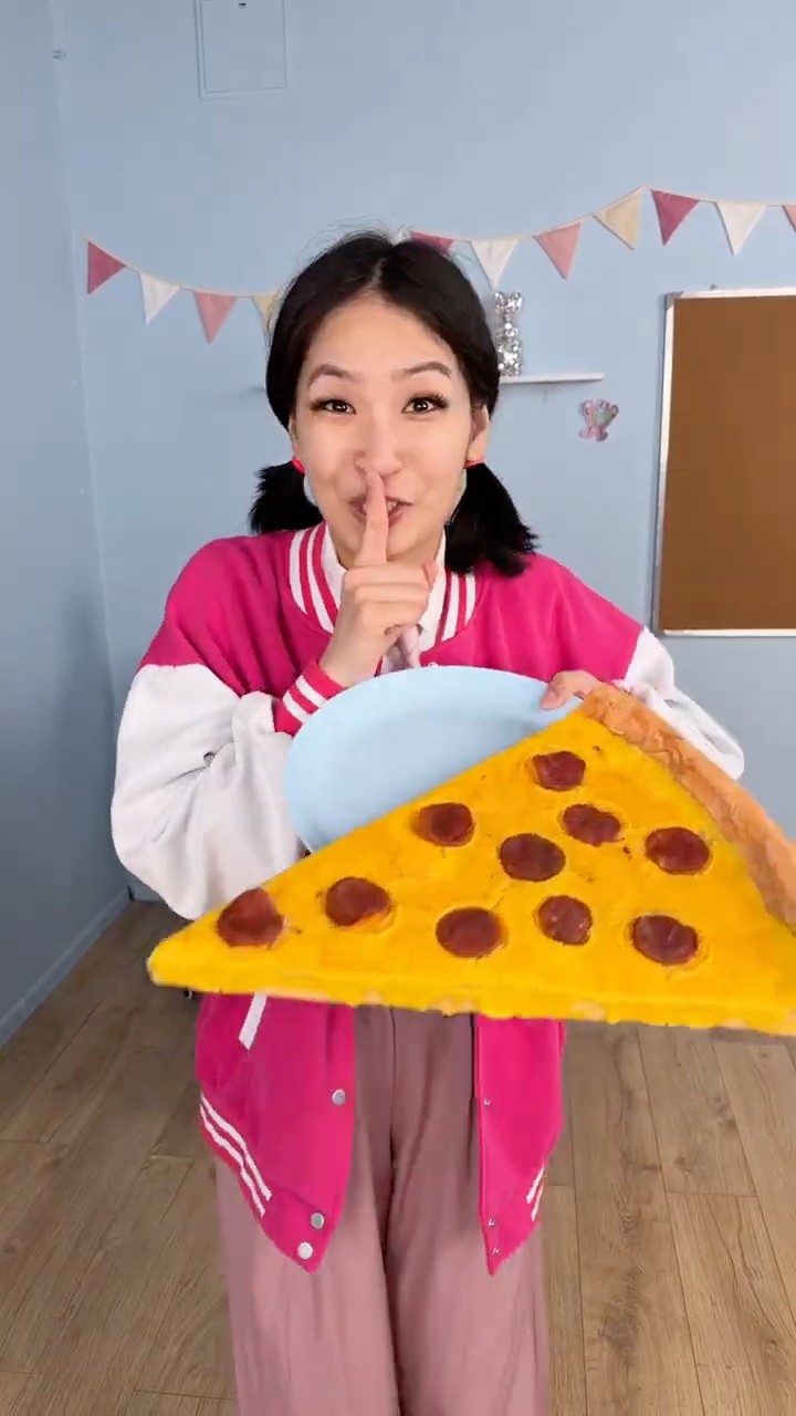 Pizza or Apple for lunch? 🍕🍎 - YouTube