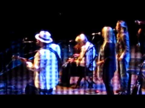 Harvest Moon - Neil Young w/ Sheryl Crow Bridge Sc...