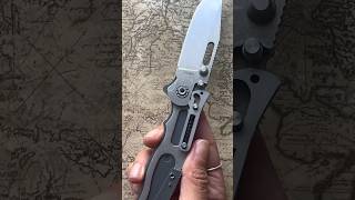 How do “Shark Lock” knives work?