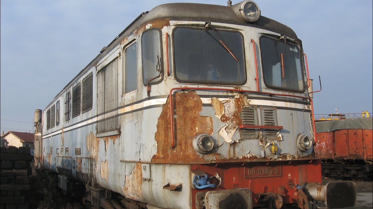 Locomotive și vagoane ale CFR-ului abandonate.