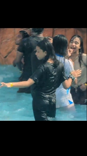 Hot Girl Swimming Waterkingdom #waterkingdom #waterpark #fantasy #themepark #swimmingpool #shorts