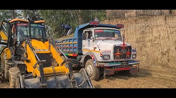 Jcb Backhoe machine loading soil in tractors @roadtrendmachinework