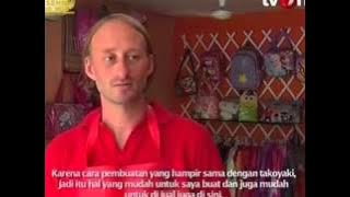 Bule amerika jualan kue cubit