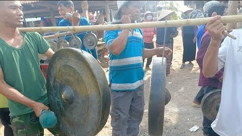 Cồng chiêng Tây Nguyên trong lễ ăn nhà mả người Jrai Tây Nguyên @Vungcaotaynguyen