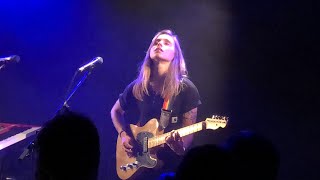 Julien Baker  Turn Out The Lights  In Paris 2018