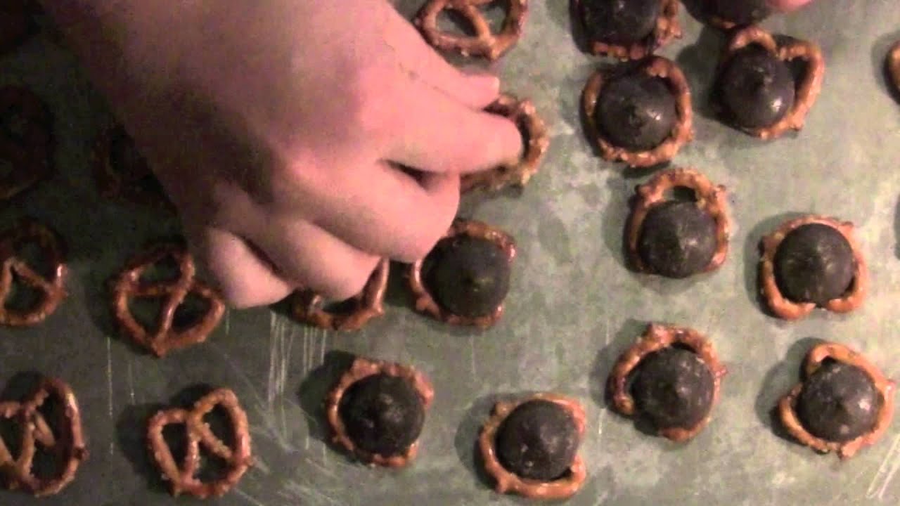 Chocolate Pretzel Bites