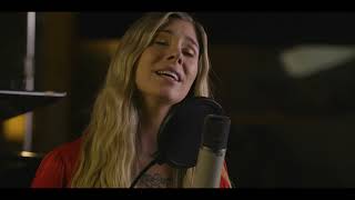 Christina Perri - Roses In The Rain (Live On Nbc Today)