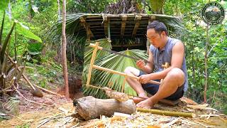 I Forged My Own Machete And Wood-Cutting Saw, Then Built A 5-Star Bamboo Toilet