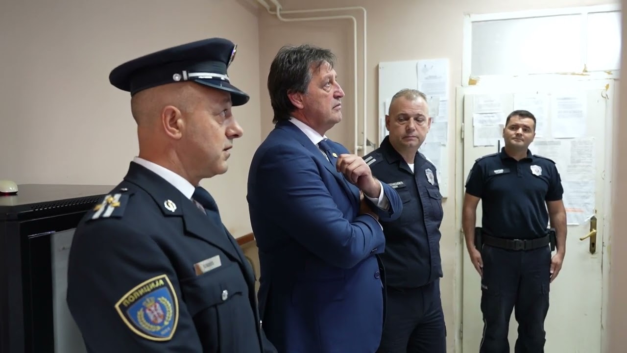 Ministar unutrašnjih poslova Bratislav Gašić obišao je danas pripadnike Policijske uprave u Pirotu