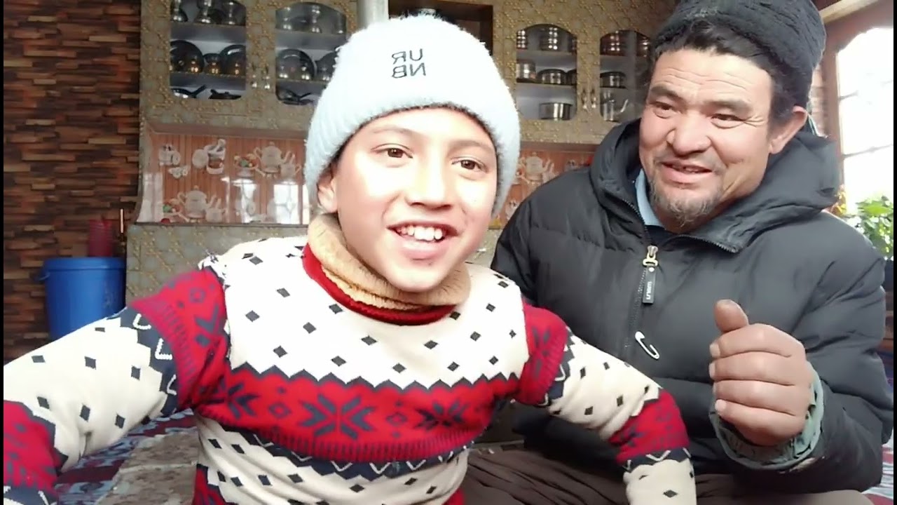 #Dinkuchaisachalrahahai😁#snowfall#dailyvideo#ladakhigirl