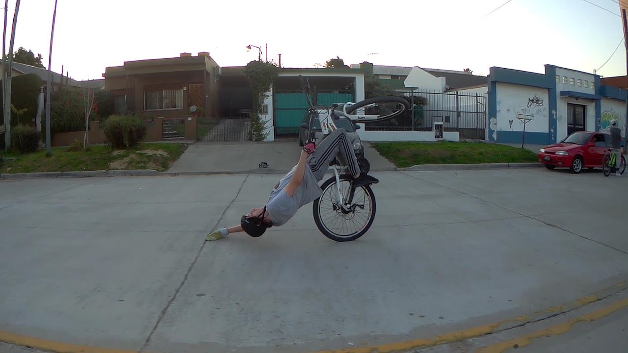 ARGENTINA STUNT - ESTÁ LIMADO, casi toca el piso con el casco