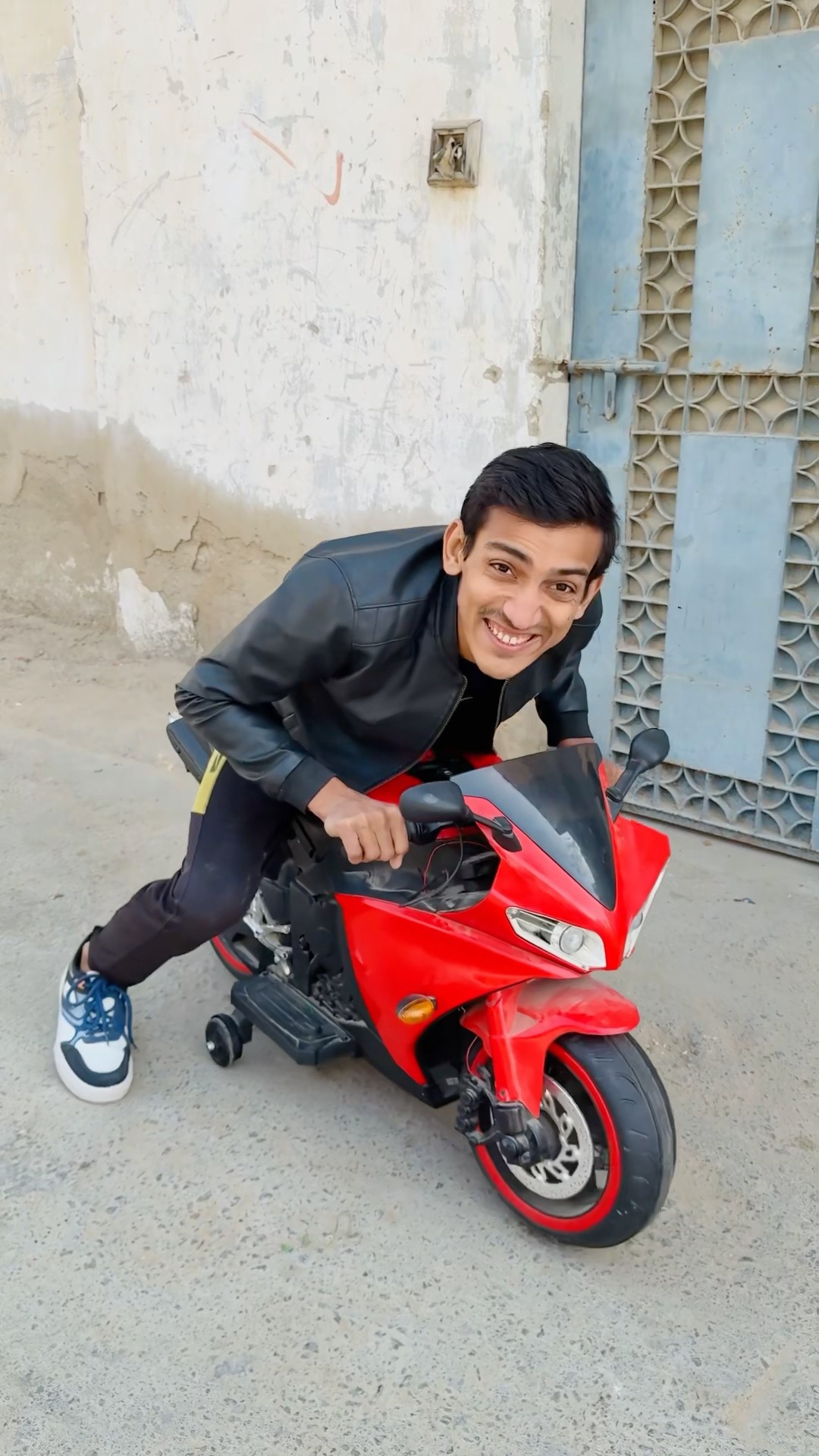 Magic ? Changing In Mini-bike ?|