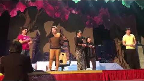 Nghệ sĩ Kim Tiểu Long và nghệ sĩ Ngọc Huyền tập tuồng Xử Án Phi Giao