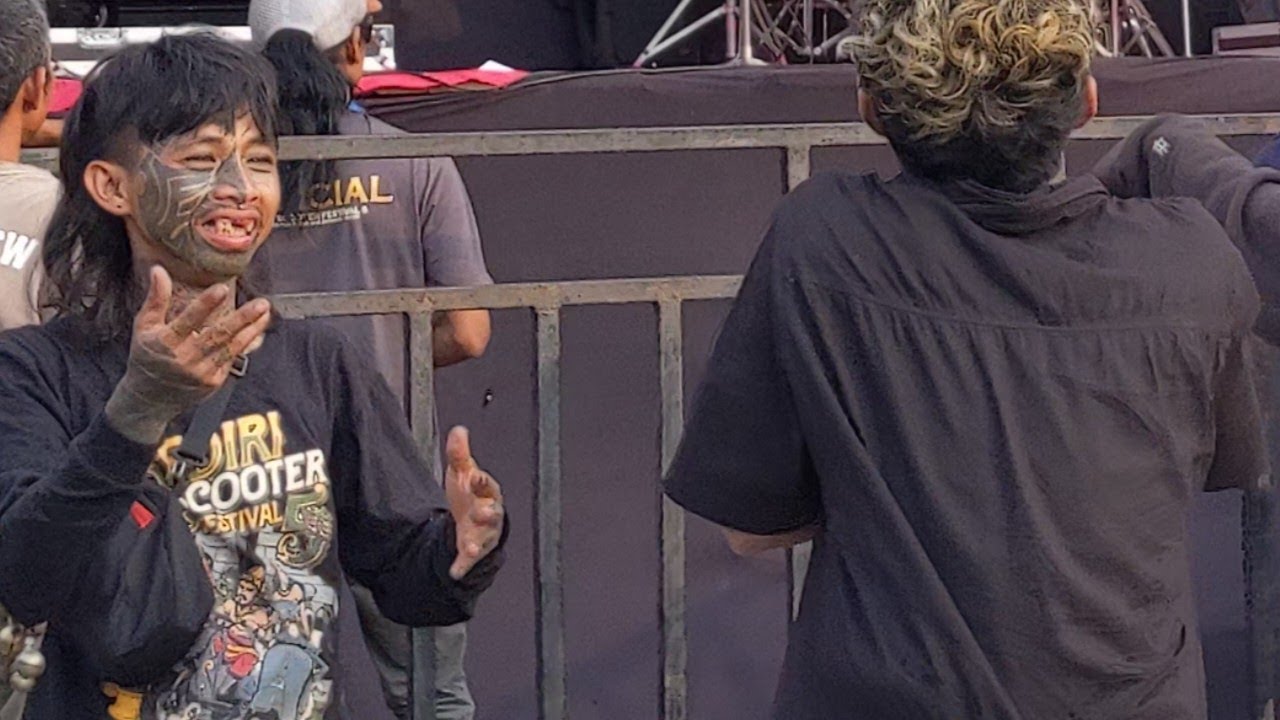 Tarian Anak Vespa Ketika menikmati Musik