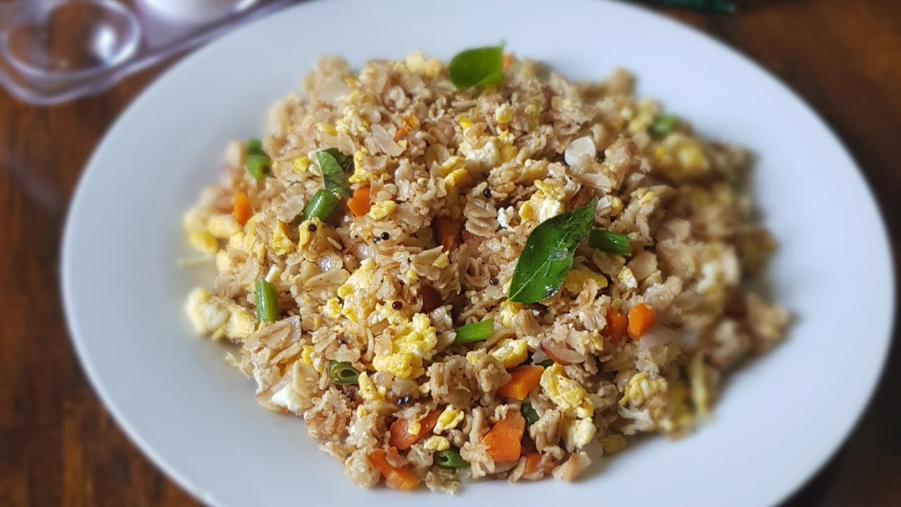 Quick dinner recipe egg scrambled oats upma - YouTube