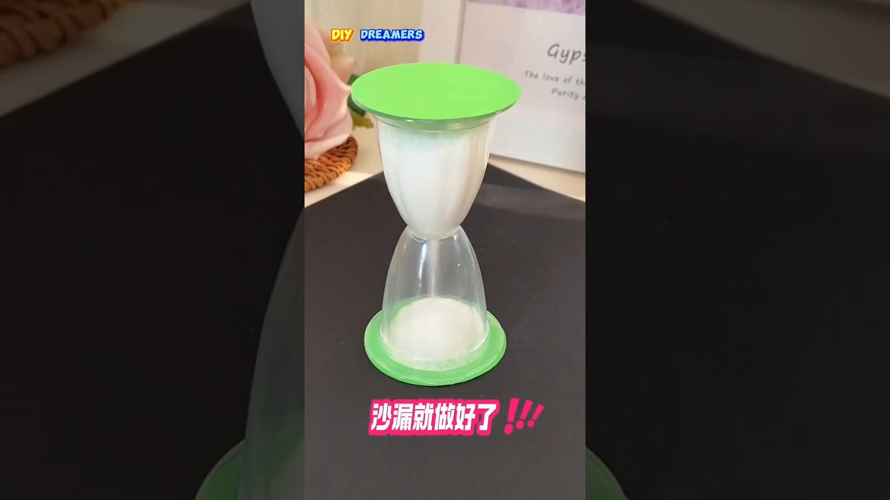 Make a fun hourglass  with jelly shells for children 